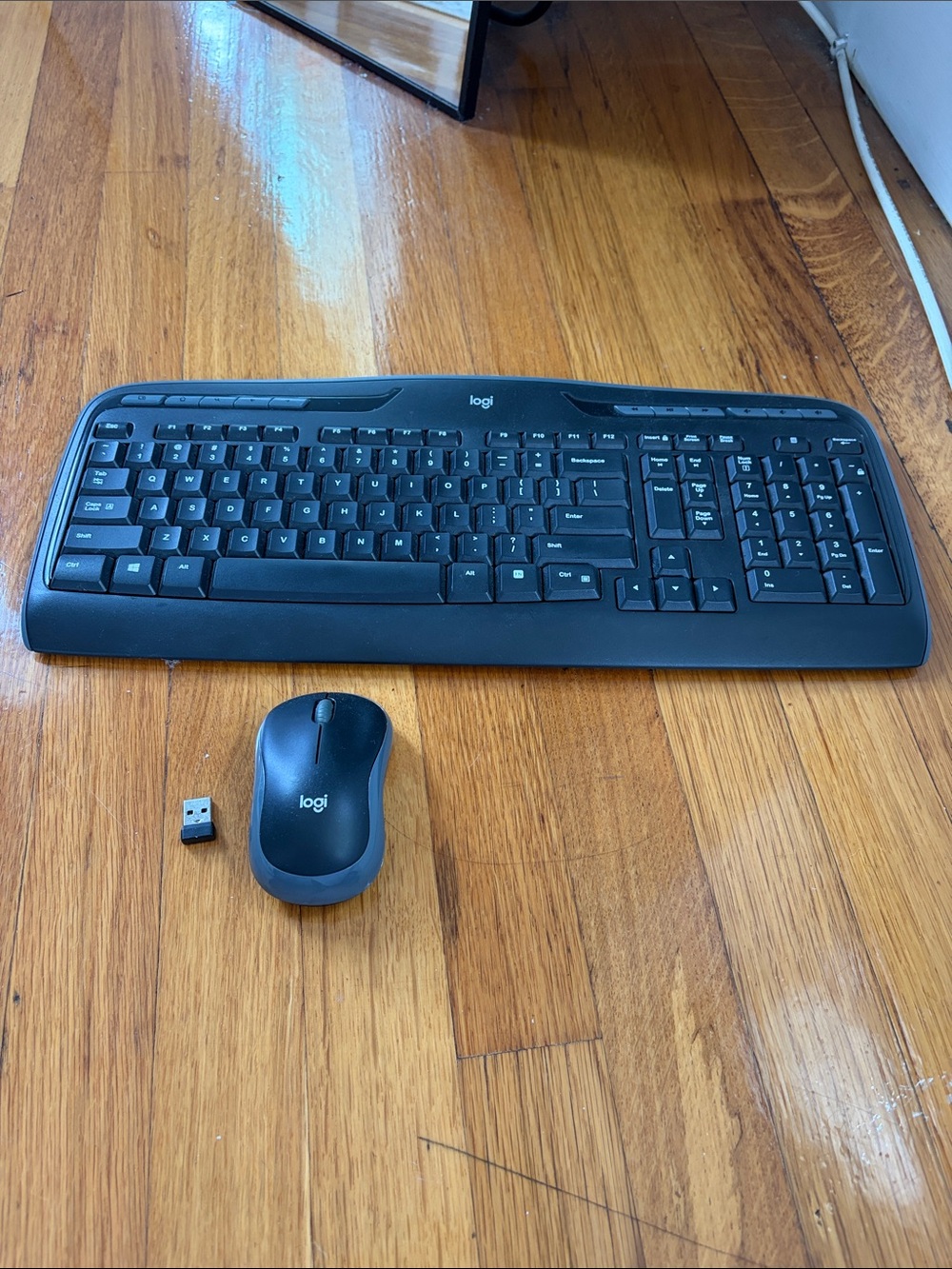 Logi Wireless Keyboard and Mouse Set in Black